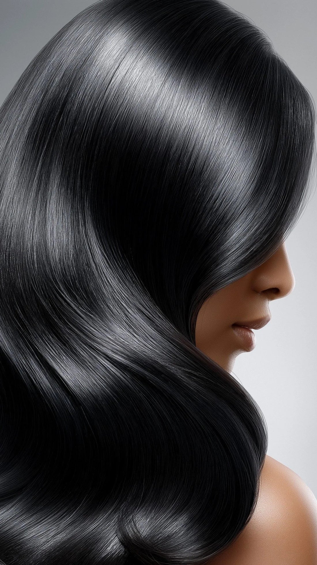 femme avec les cheveux brun lisses